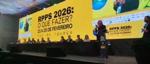 PARANAPREVIDÊNCIA destaca solidez e apoio aos municípios em evento da APEPREV em Foz do Iguaçu