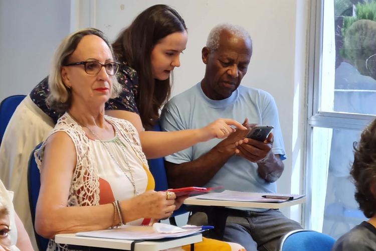 Idosos podem se inscrever até quarta-feira para curso de inclusão digital da Celepar