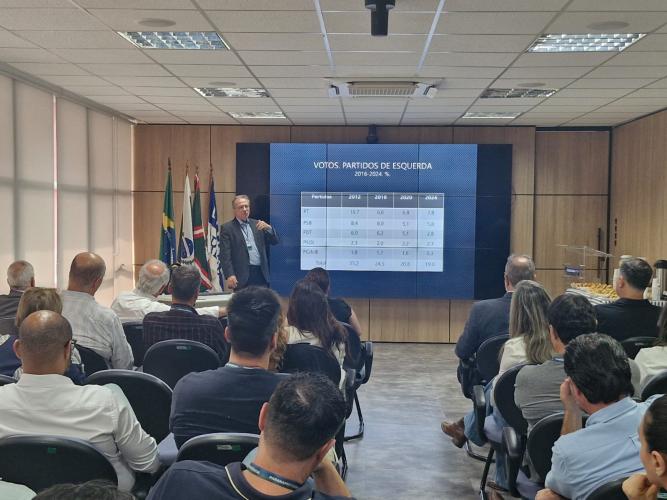 Evento da PARANAPREVIDÊNCIA discute perspectivas políticas e econômicas para 2026