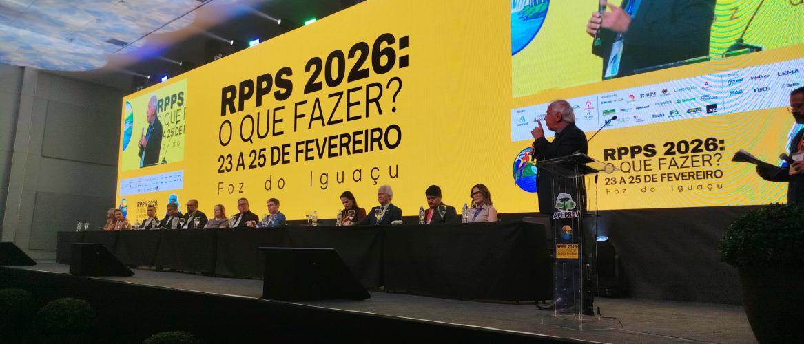PARANAPREVIDÊNCIA destaca solidez e apoio aos municípios em evento da APEPREV em Foz do Iguaçu