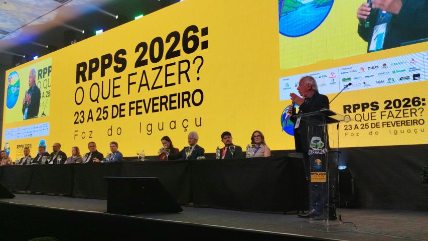 PARANAPREVIDÊNCIA destaca solidez e apoio aos municípios em evento da APEPREV em Foz do Iguaçu